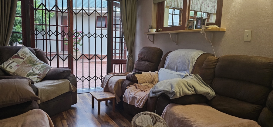 3 Bedroom Property for Sale in Middedorp Western Cape